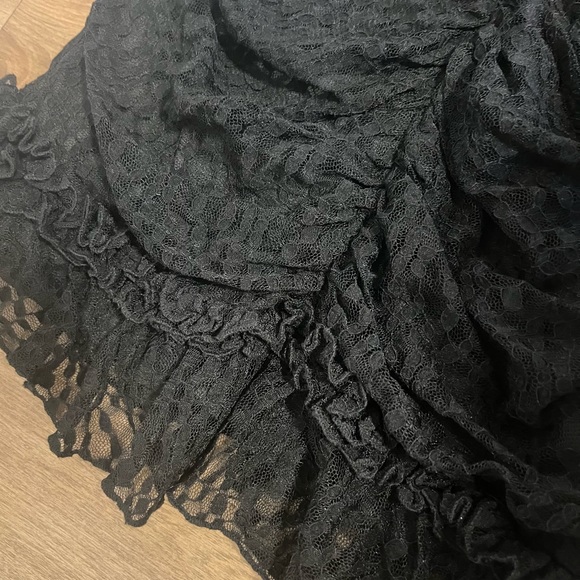 Beautiful dress - Picture 8 of 9